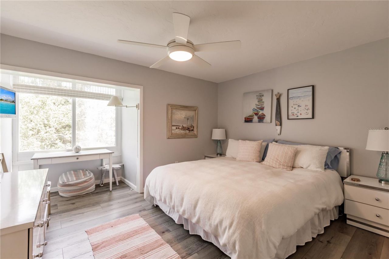 1200 E Peppertree Lane, Unit 303, Sarasota, FL 34242 Photo