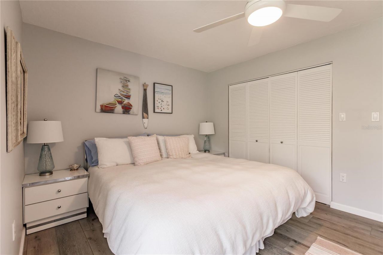 1200 E Peppertree Lane, Unit 303, Sarasota, FL 34242 Photo