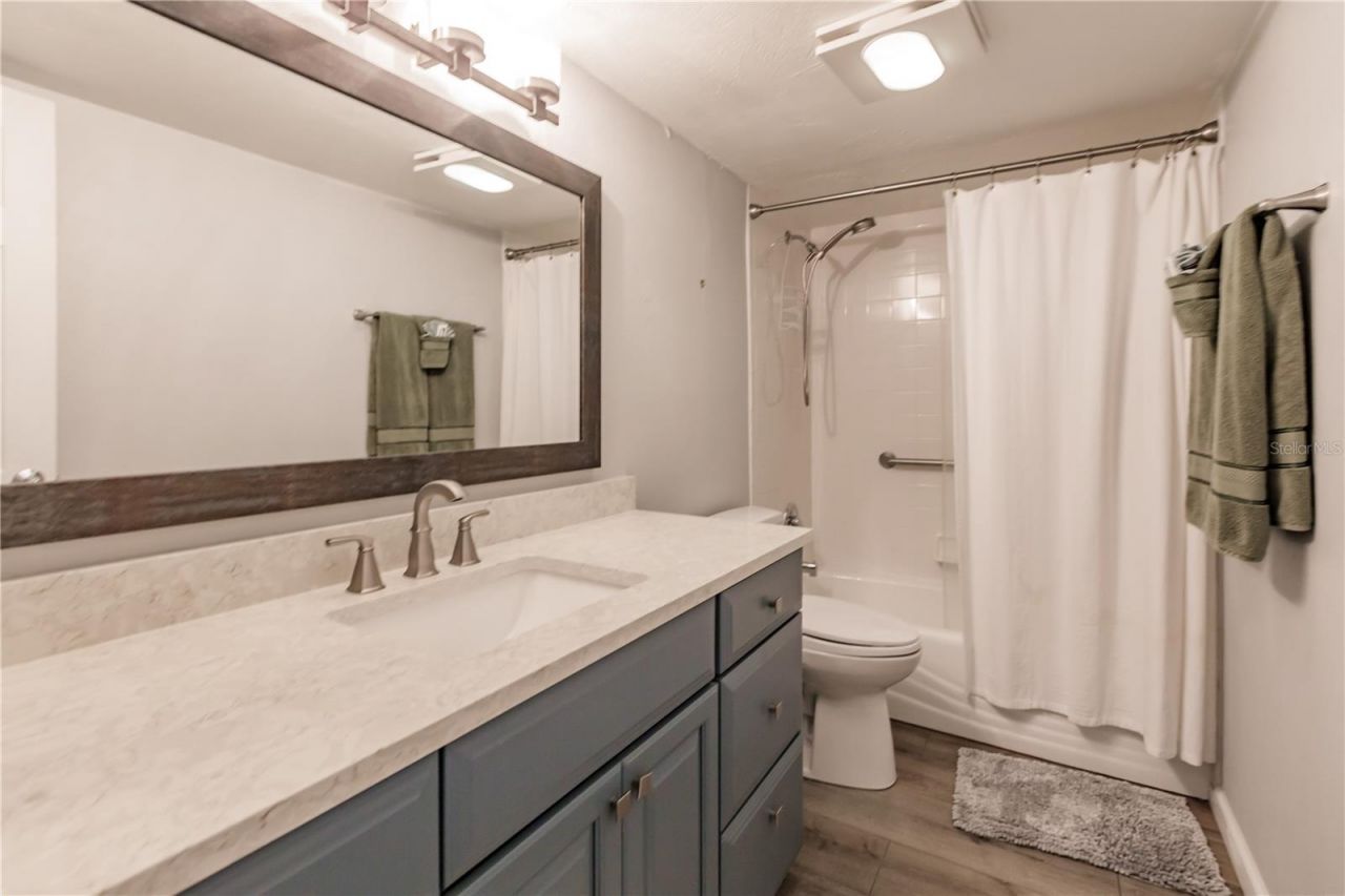 1200 E Peppertree Lane, Unit 303, Sarasota, FL 34242 Photo