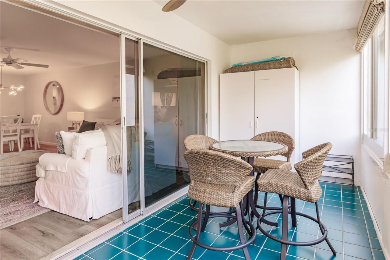 1200 E Peppertree Lane, Unit 303, Sarasota, FL 34242 Photo