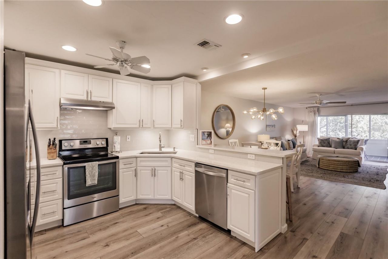 1200 E Peppertree Lane, Unit 303, Sarasota, FL 34242 Photo