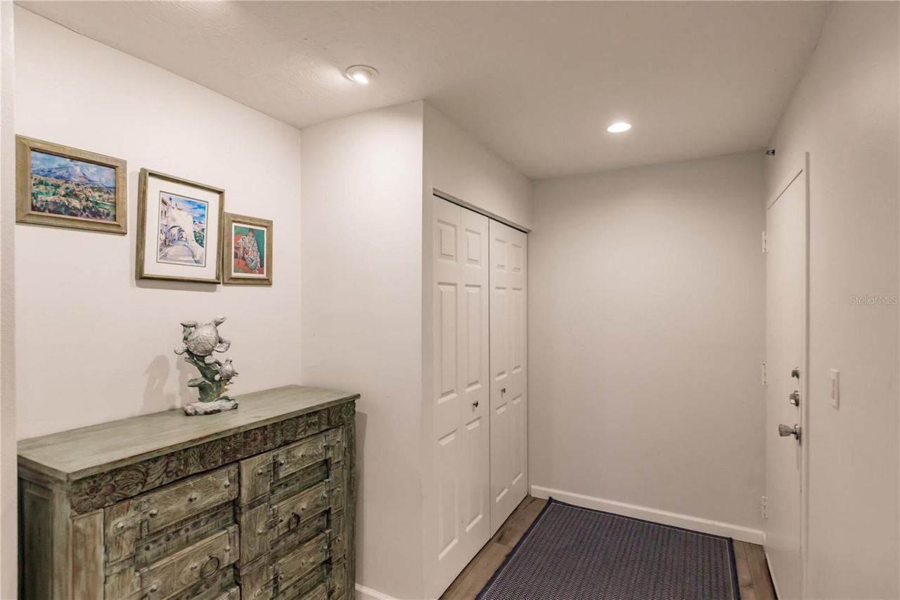 1200 E Peppertree Lane, Unit 303, Sarasota, FL 34242 Photo