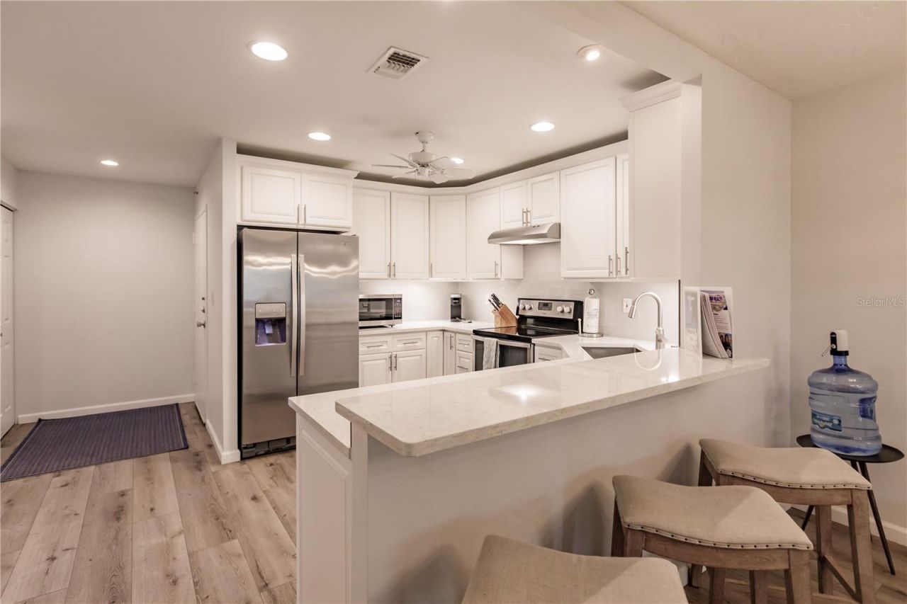 1200 E Peppertree Lane, Unit 303, Sarasota, FL 34242 Photo