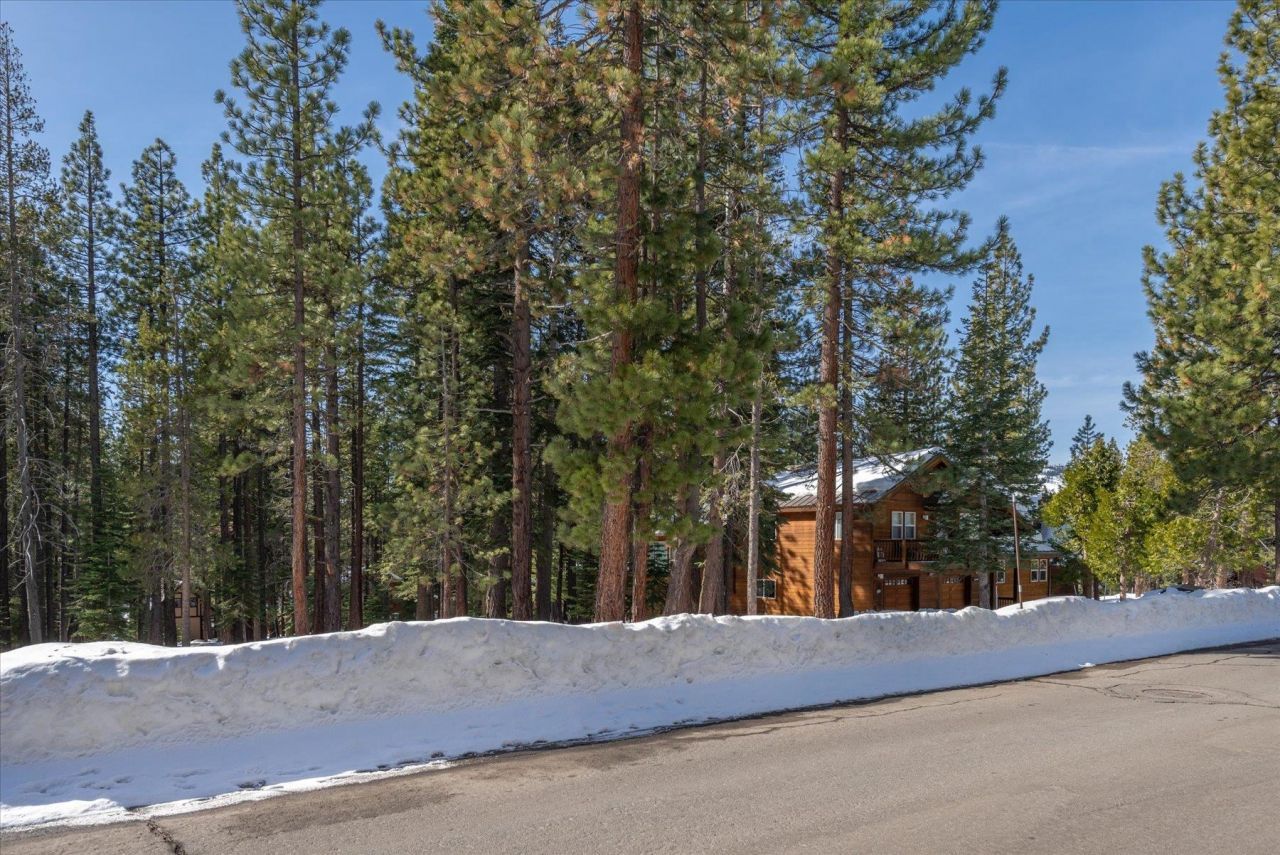 13300 Muhlebach Way, Truckee, CA 96161 Photo
