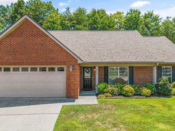 1026 Saint Johns Drive, Maryville, TN 37801