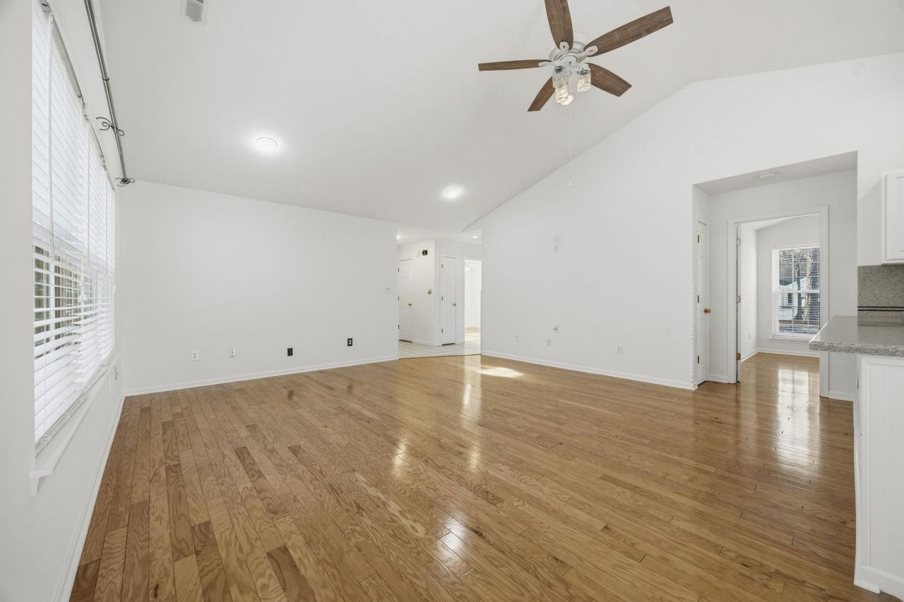 6681 Wisteria Dr. Photo 10