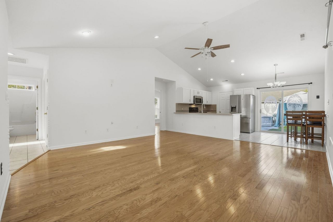 6681 Wisteria Dr. Photo 11