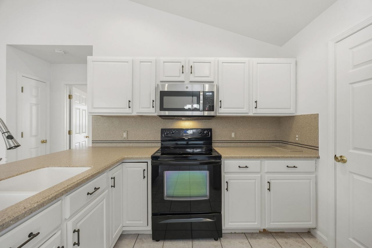 6681 Wisteria Dr. Photo 4