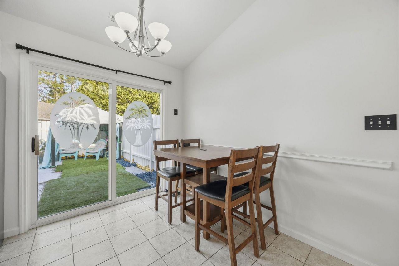 6681 Wisteria Dr. Photo 7