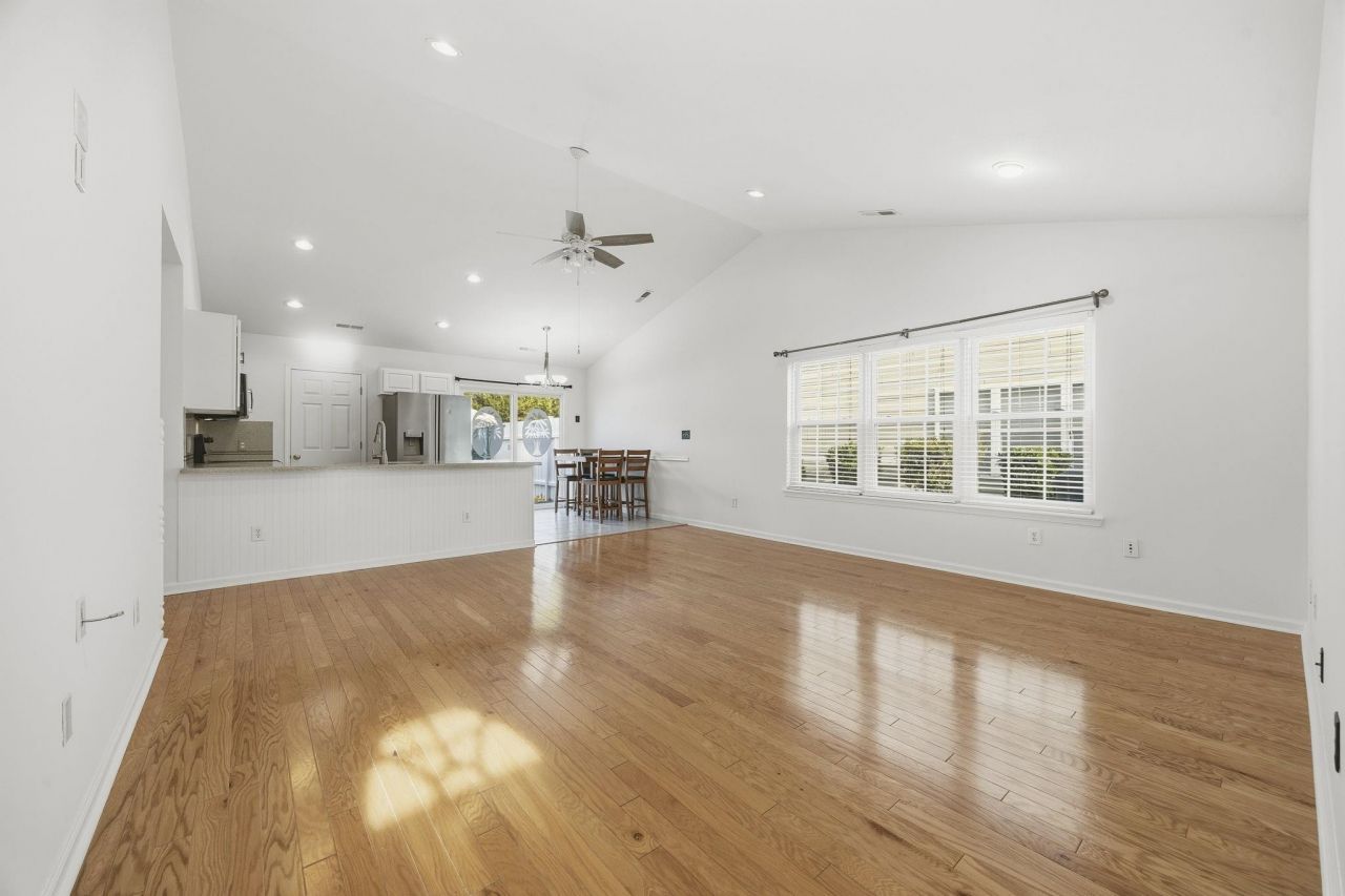 6681 Wisteria Dr. Photo 8