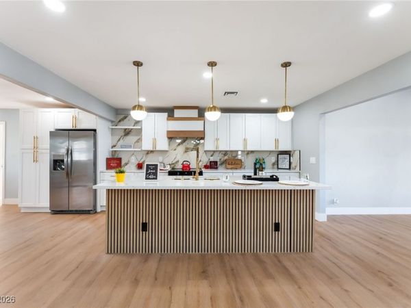 1925 E Saint Louis Avenue, Las Vegas, NV 89104