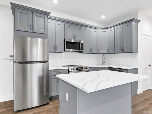 533 Greenwich Street , Unit 1D, Hempstead, NY 11550