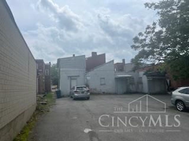 6018 Madison Road, Cincinnati, OH 45227 Photo 3