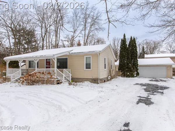 2161 E Euna, Wixom, MI 48393