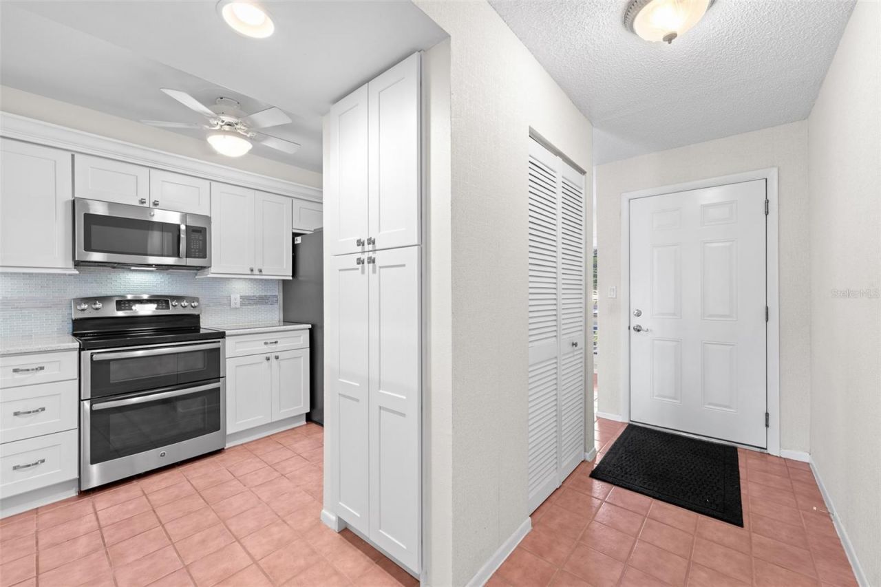 4750 Brittany Drive S, Unit 26, Saint Petersburg, FL 33715 Photo