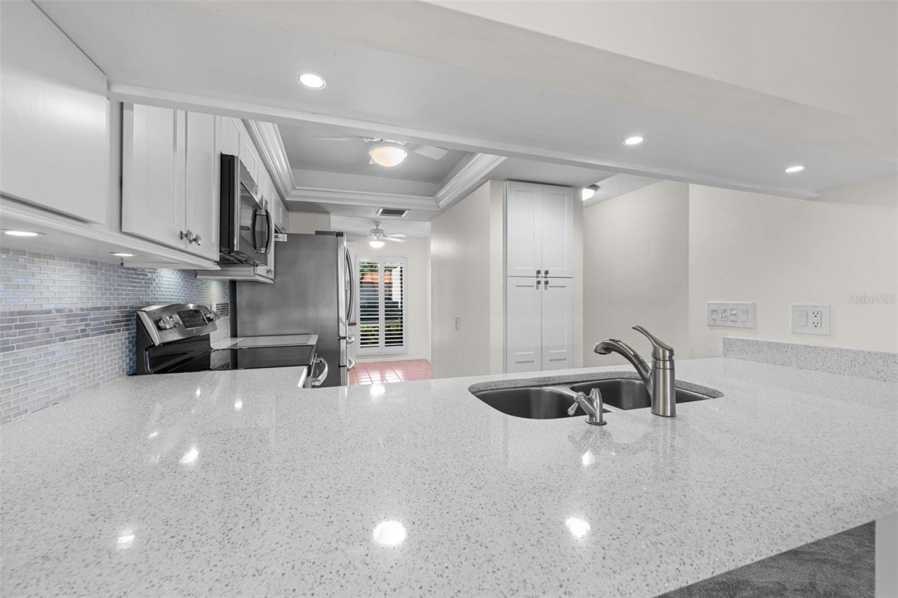 4750 Brittany Drive S, Unit 26, Saint Petersburg, FL 33715 Photo