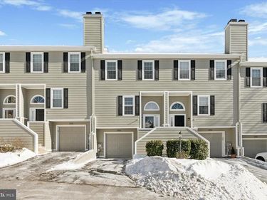 3703 COLUMBIA COURT WAY, Unit 3703, NEWTOWN SQUARE, PA 19073