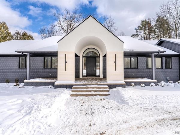 22959 Bristol Court, Bingham Farms Vlg, MI 48025