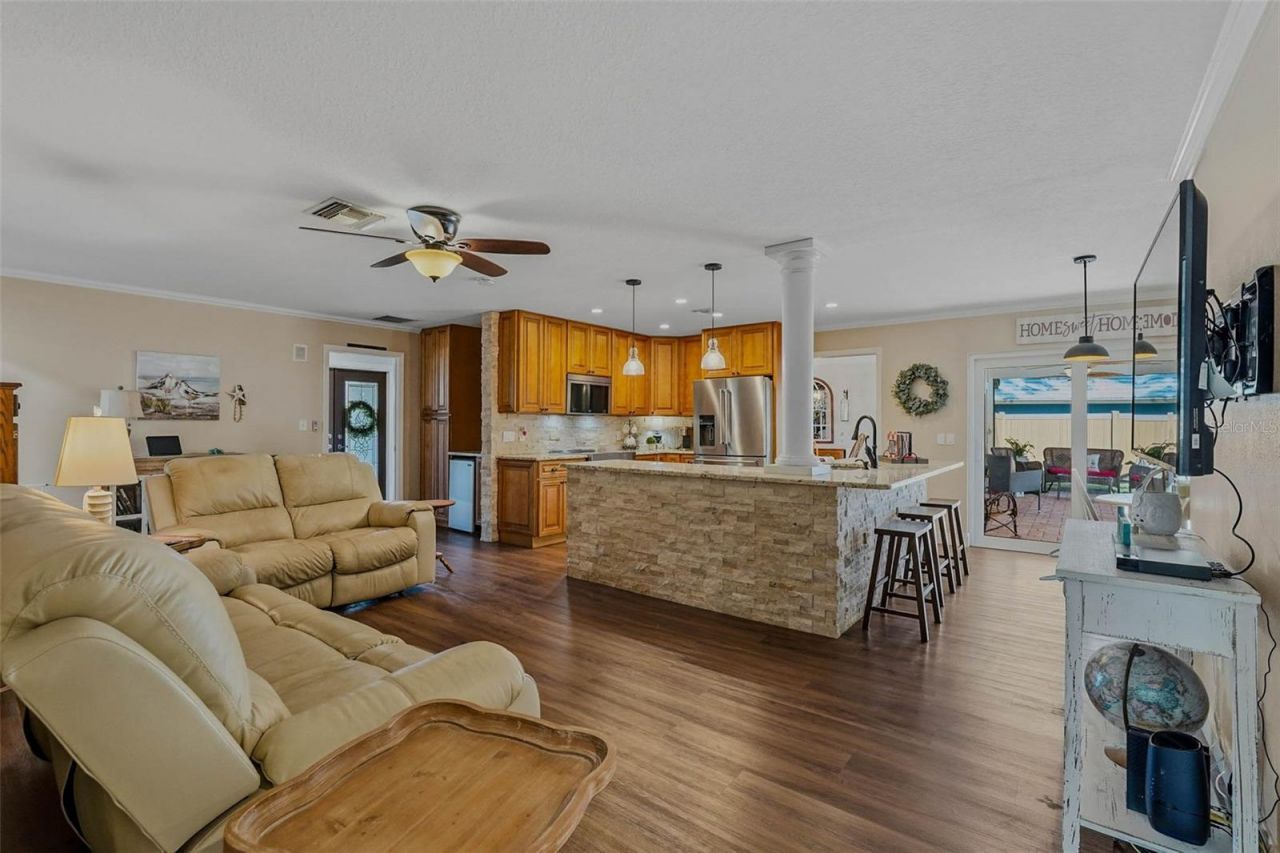 10099 Linden Place Drive, Seminole, FL 33776 Photo