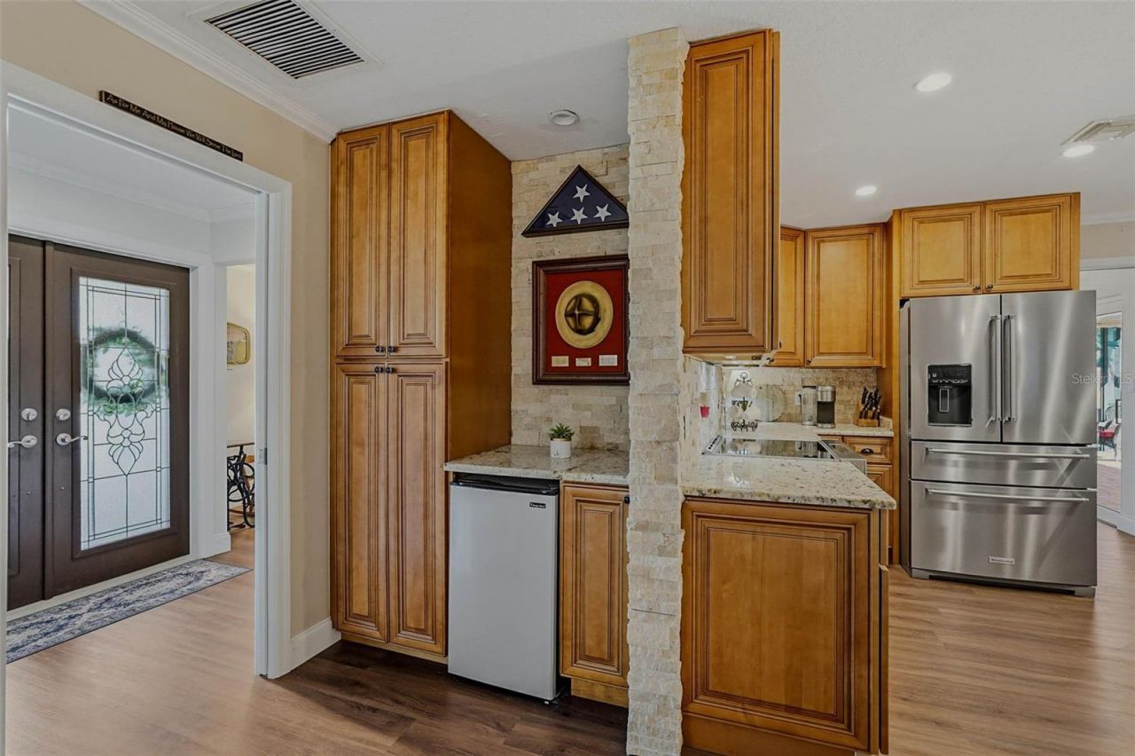 10099 Linden Place Drive, Seminole, FL 33776 Photo