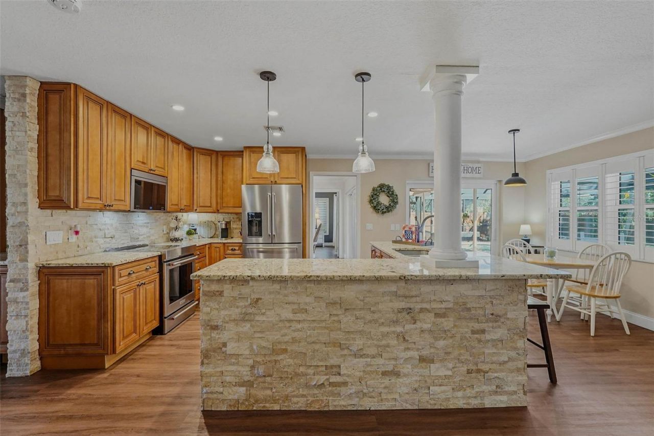 10099 Linden Place Drive, Seminole, FL 33776 Photo