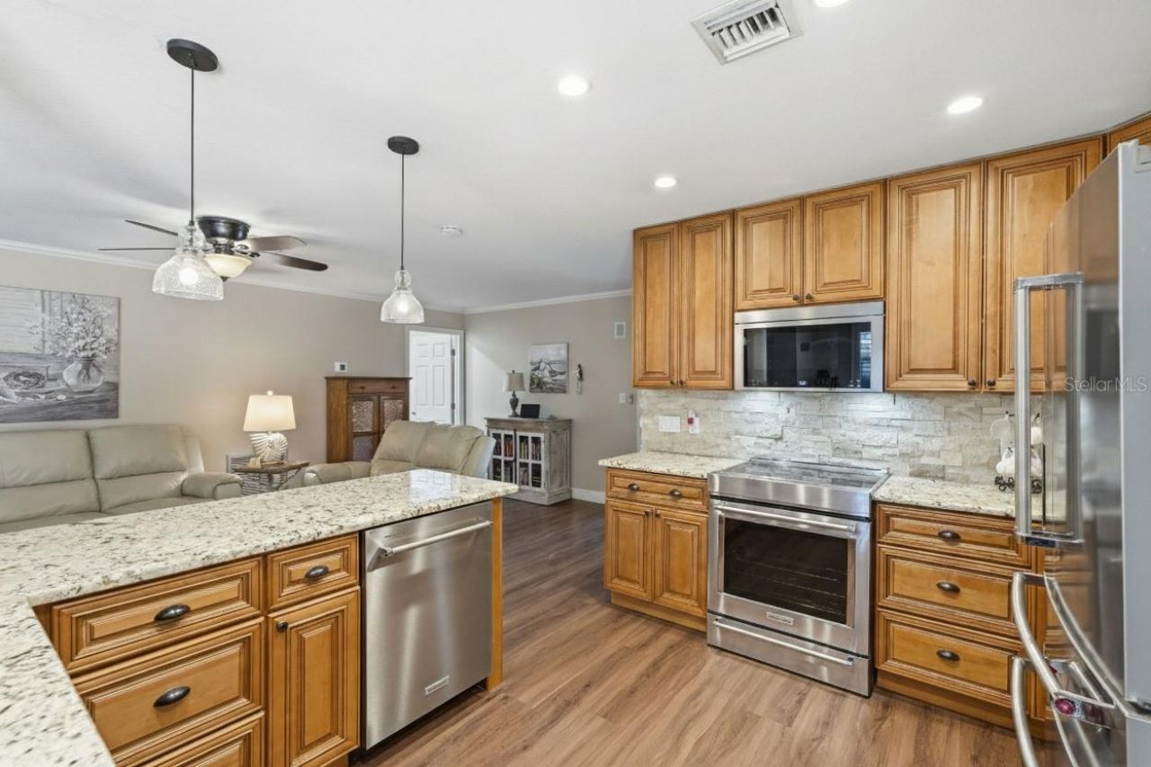 10099 Linden Place Drive, Seminole, FL 33776 Photo