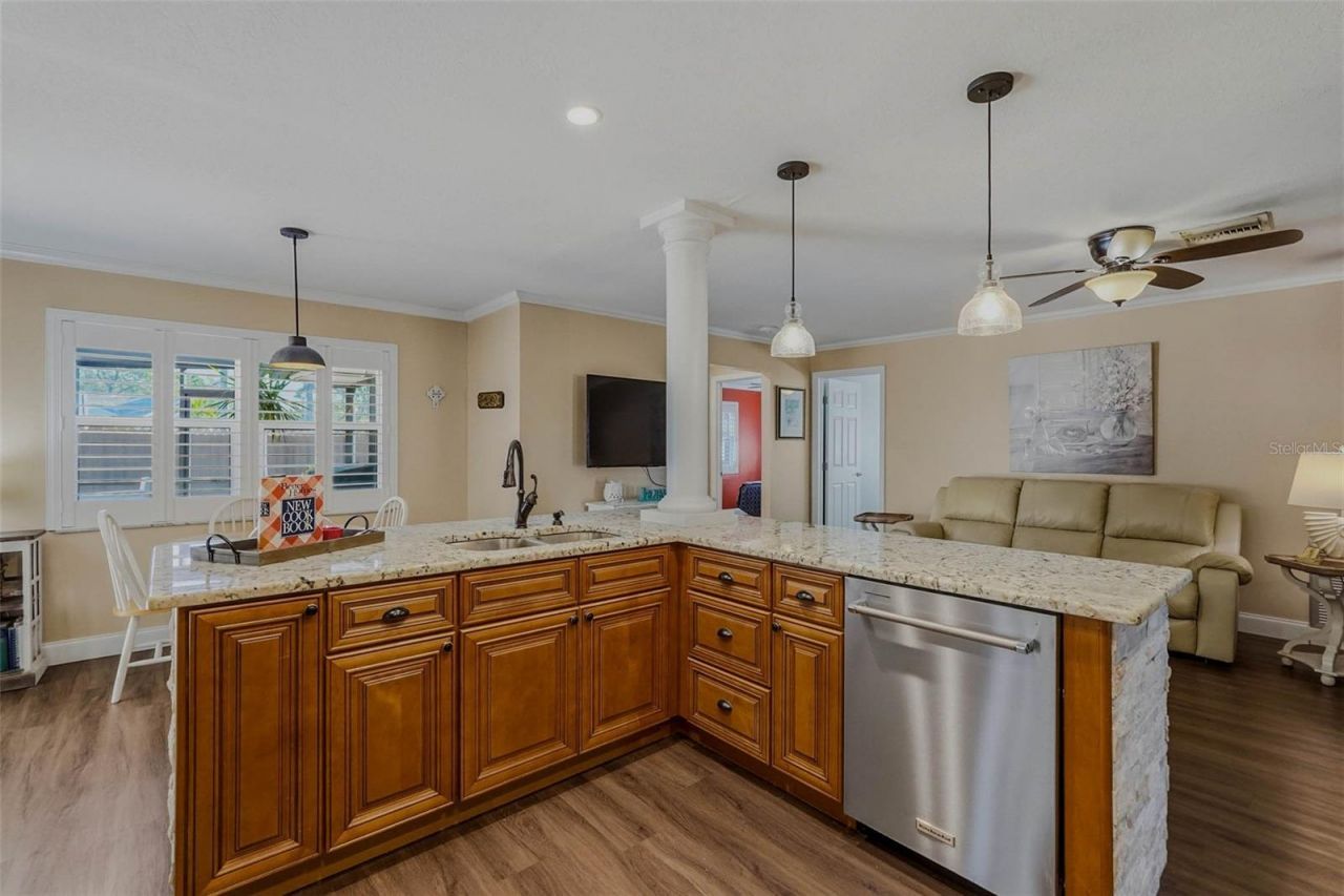 10099 Linden Place Drive, Seminole, FL 33776 Photo