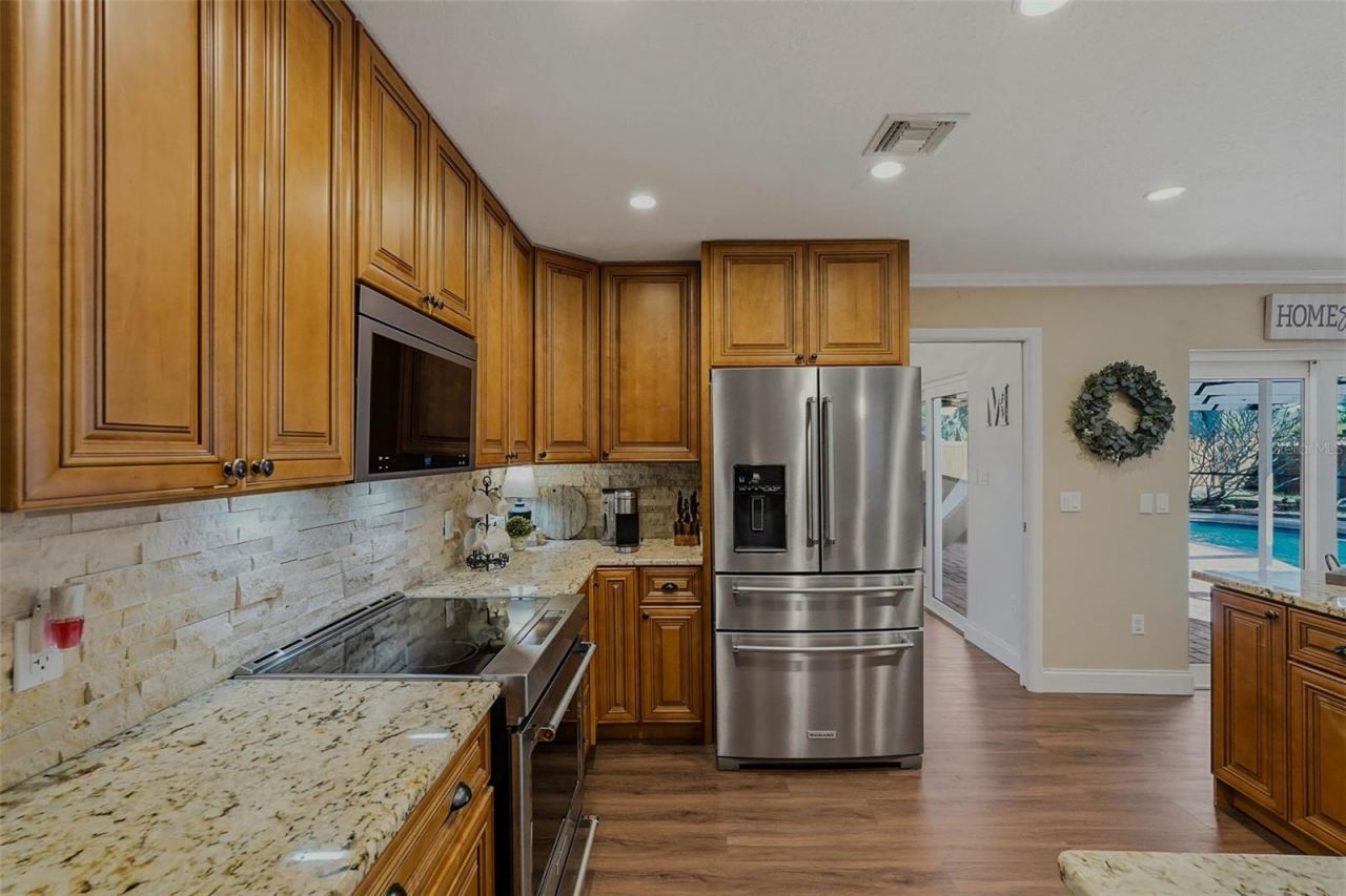 10099 Linden Place Drive, Seminole, FL 33776 Photo