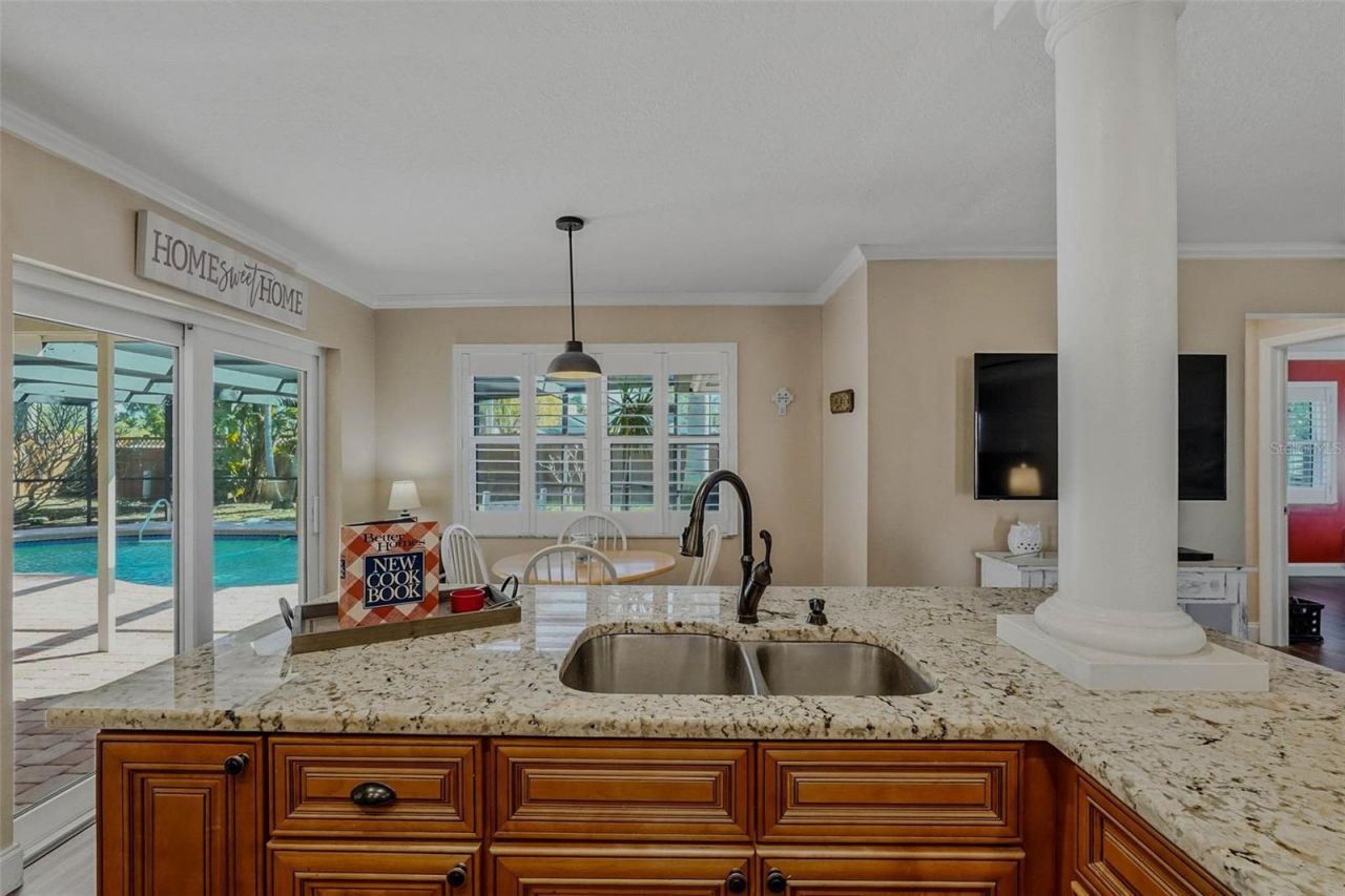 10099 Linden Place Drive, Seminole, FL 33776 Photo