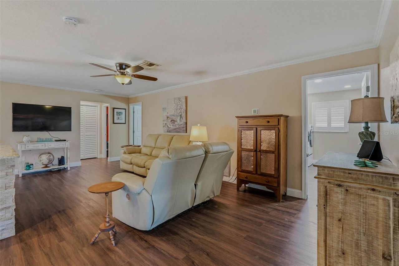 10099 Linden Place Drive, Seminole, FL 33776 Photo