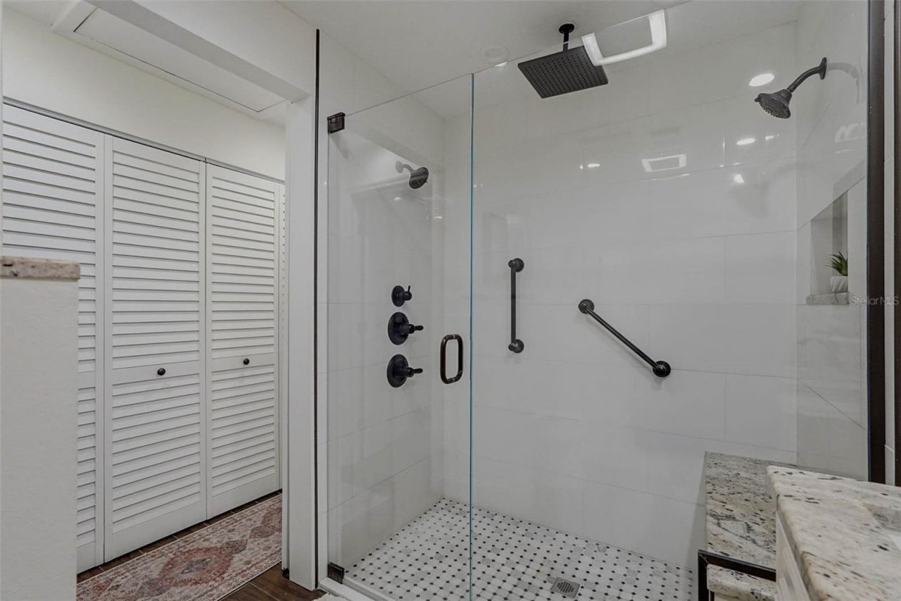 10099 Linden Place Drive, Seminole, FL 33776 Photo