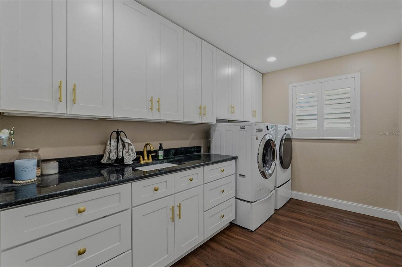 10099 Linden Place Drive, Seminole, FL 33776 Photo