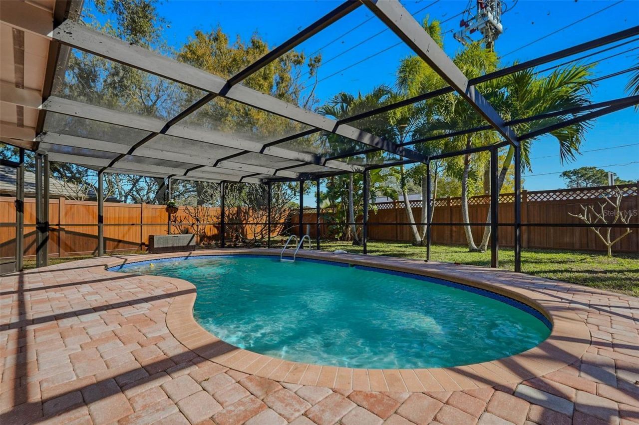 10099 Linden Place Drive, Seminole, FL 33776 Photo