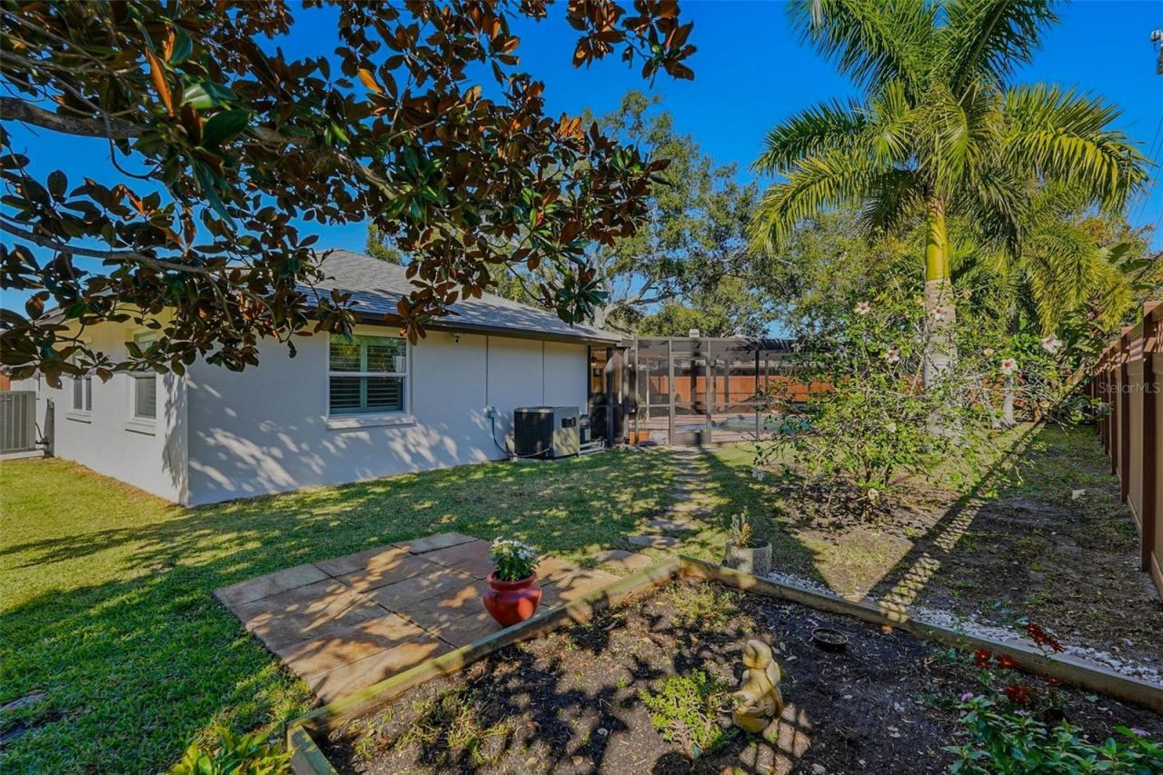 10099 Linden Place Drive, Seminole, FL 33776 Photo