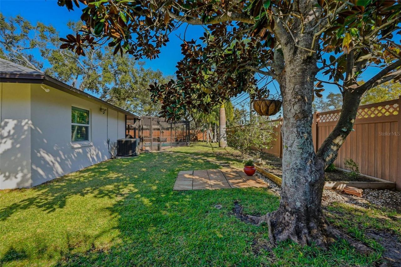 10099 Linden Place Drive, Seminole, FL 33776 Photo