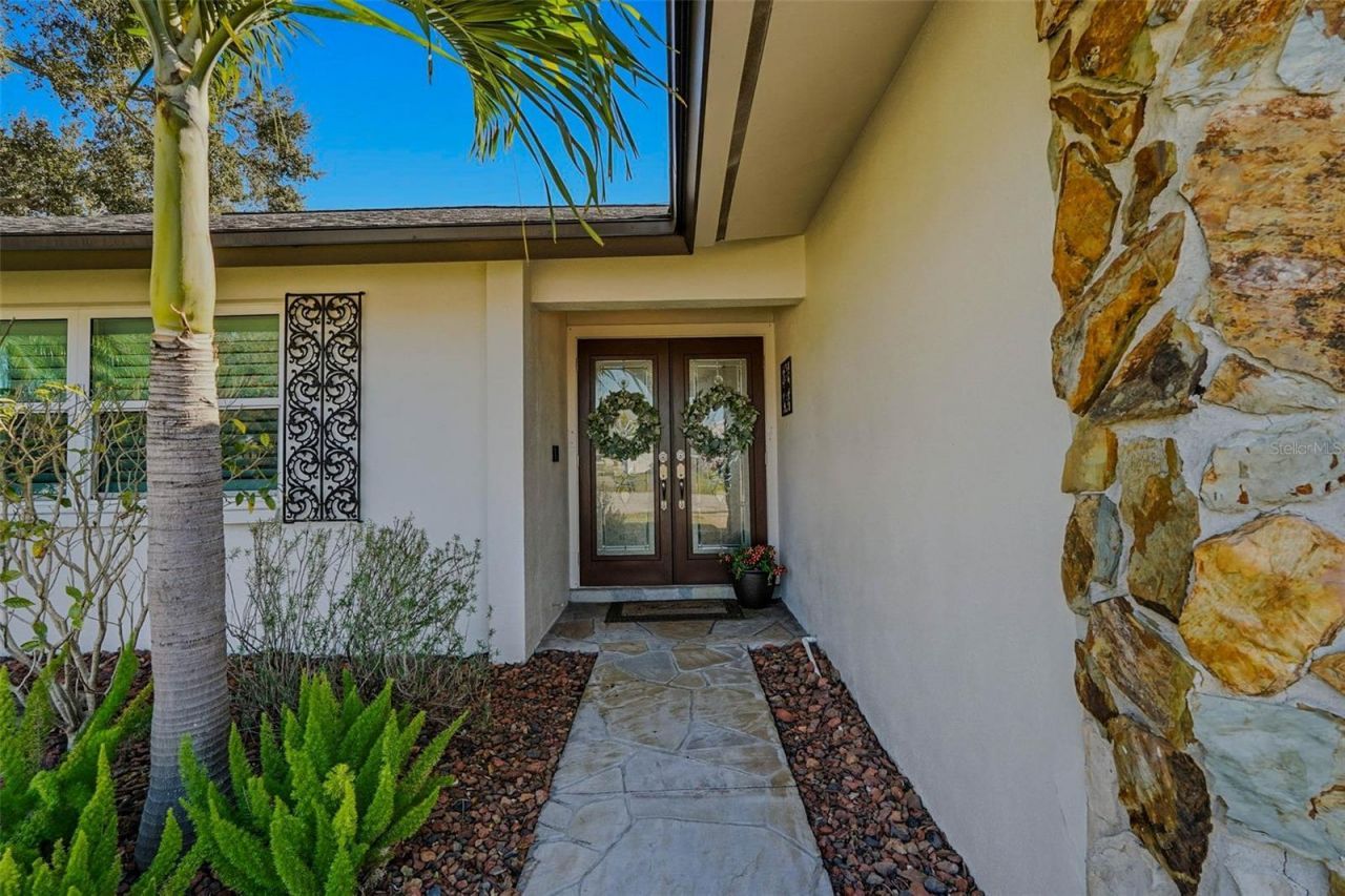 10099 Linden Place Drive, Seminole, FL 33776 Photo