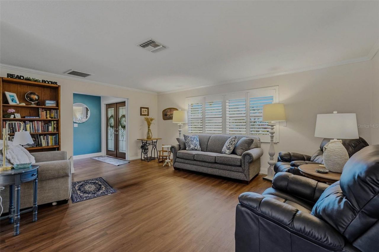 10099 Linden Place Drive, Seminole, FL 33776 Photo