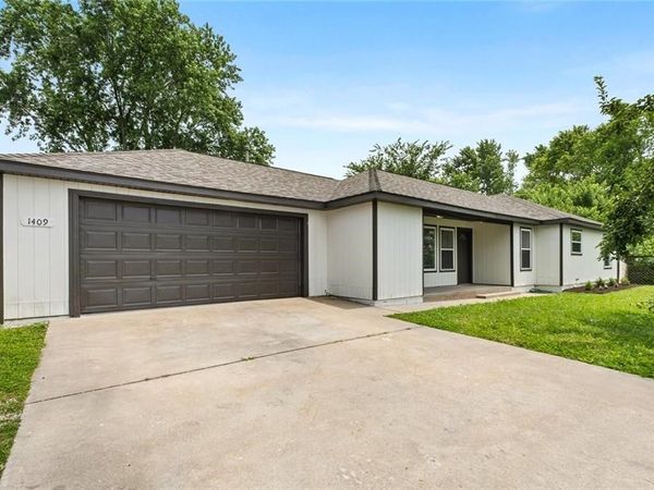 1409 N Arkansas Street, Rogers, AR 72756