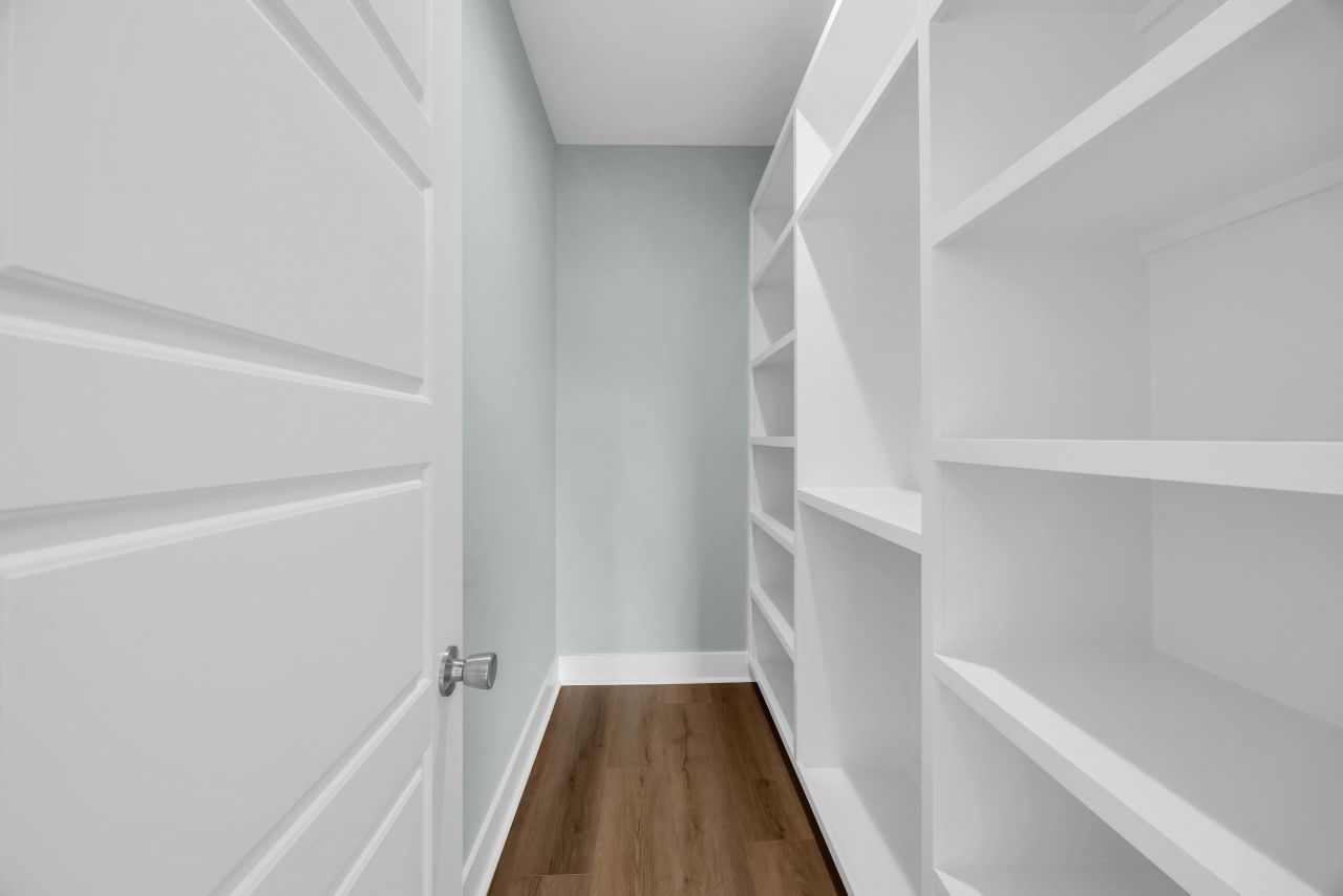 868 Crystal Water Way Photo 18