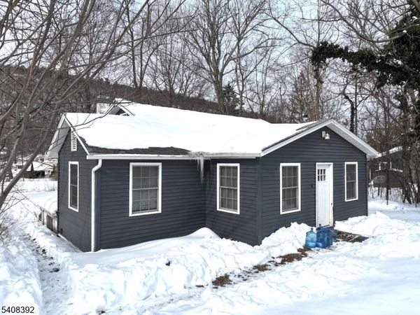 4 Henry St, Frankford, NJ 07826