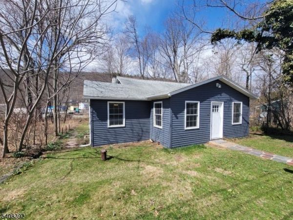 4 Henry St, Frankford, NJ 07826