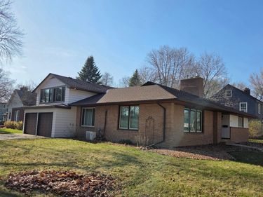 624 10th Street SW, Willmar, MN 56201