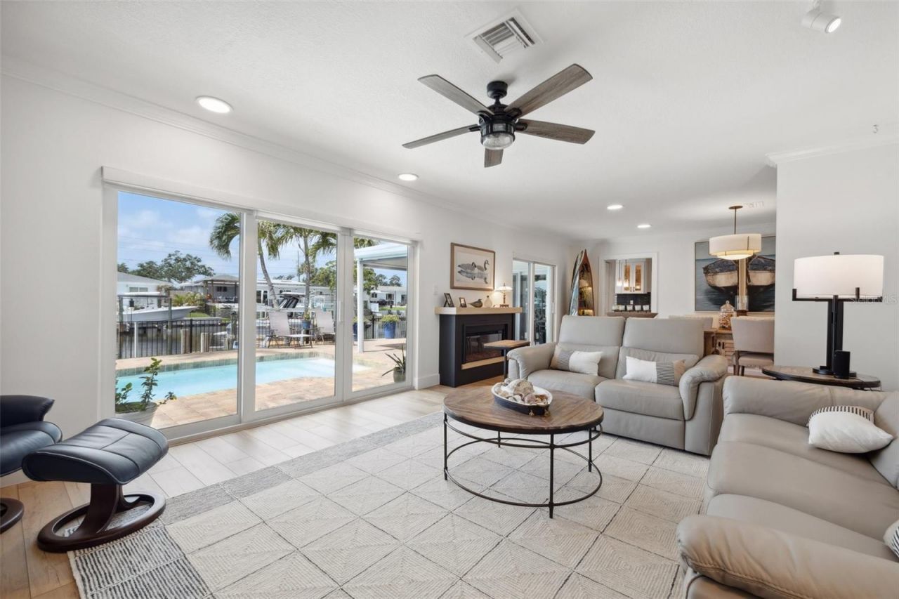 1424 47th Avenue Ne, Saint Petersburg, FL 33703 Photo