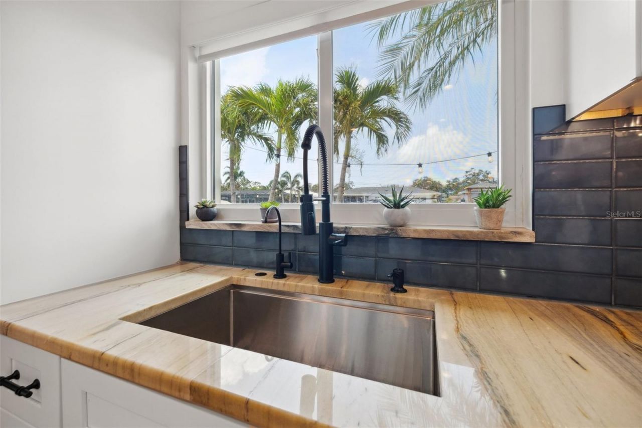 1424 47th Avenue Ne, Saint Petersburg, FL 33703 Photo