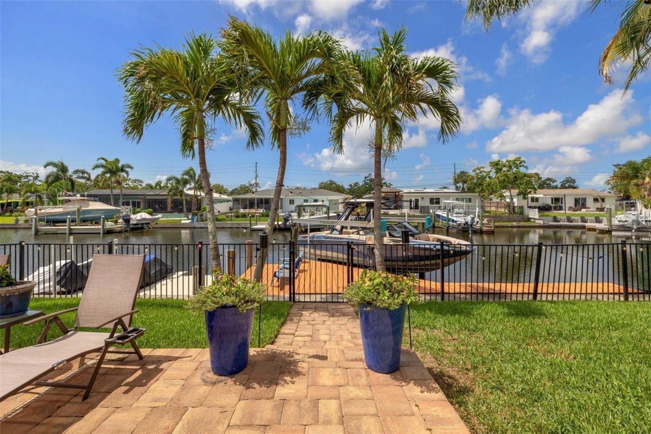 1424 47th Avenue Ne, Saint Petersburg, FL 33703 Photo