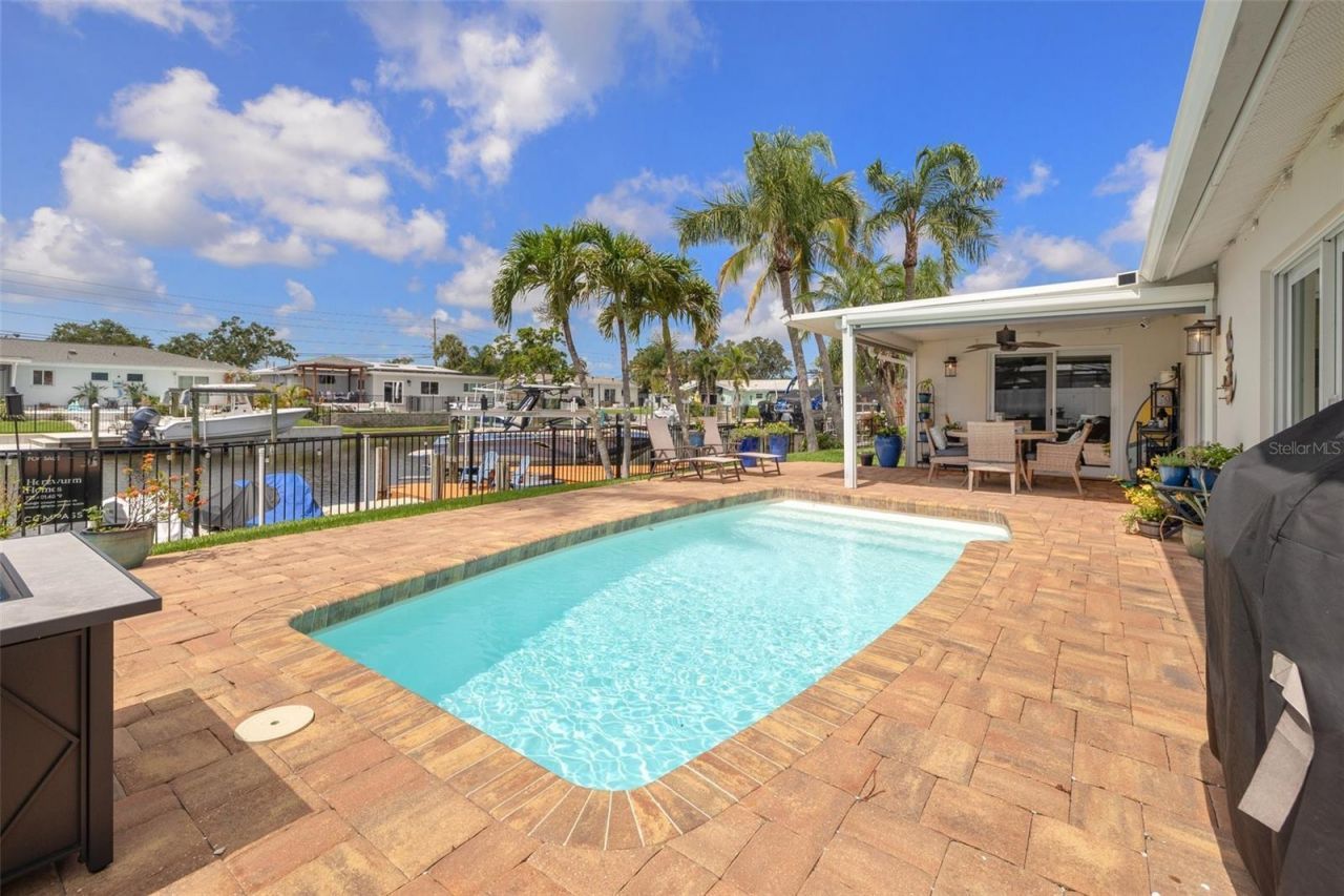 1424 47th Avenue Ne, Saint Petersburg, FL 33703 Photo