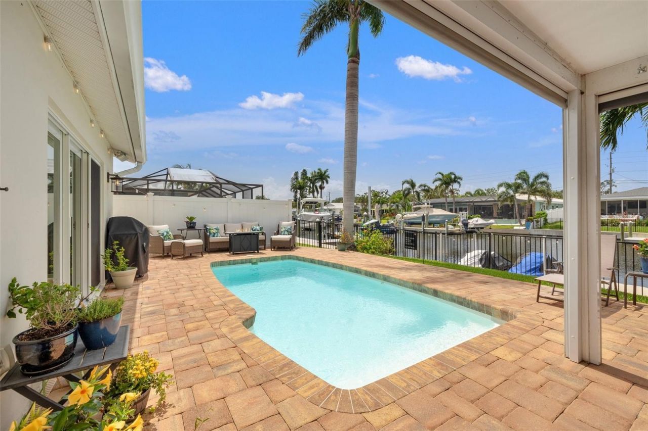 1424 47th Avenue Ne, Saint Petersburg, FL 33703 Photo