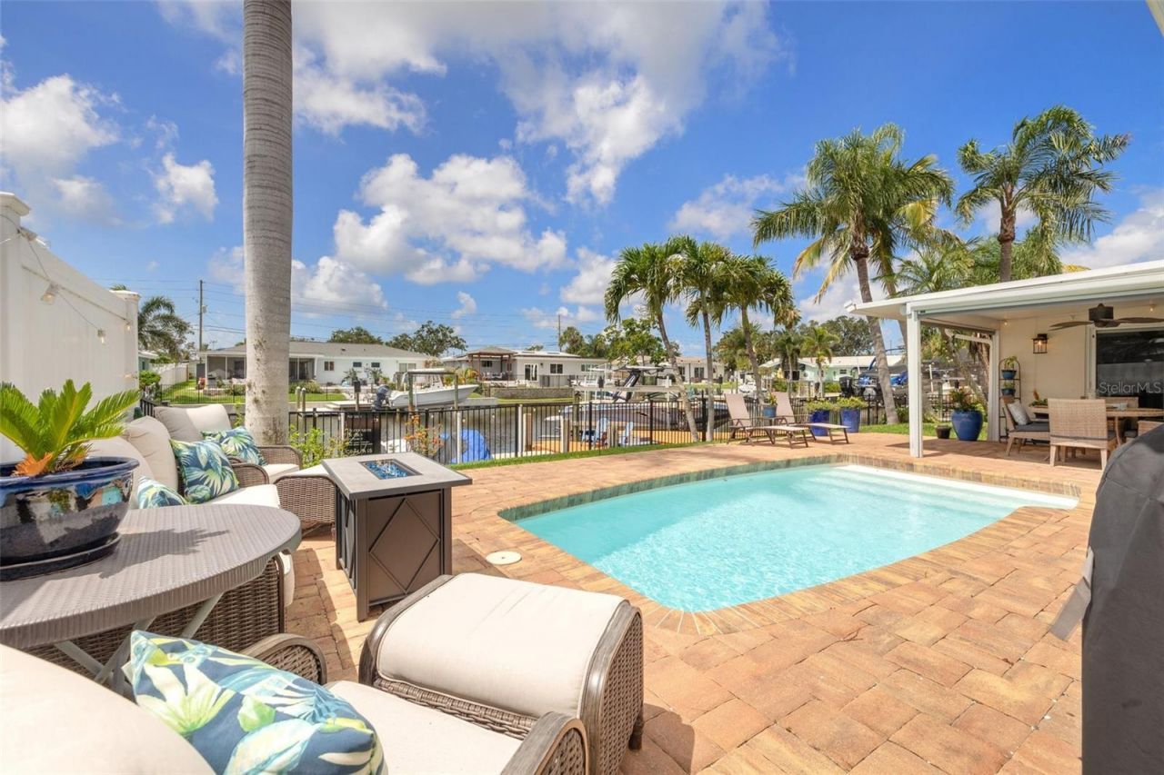 1424 47th Avenue Ne, Saint Petersburg, FL 33703 Photo