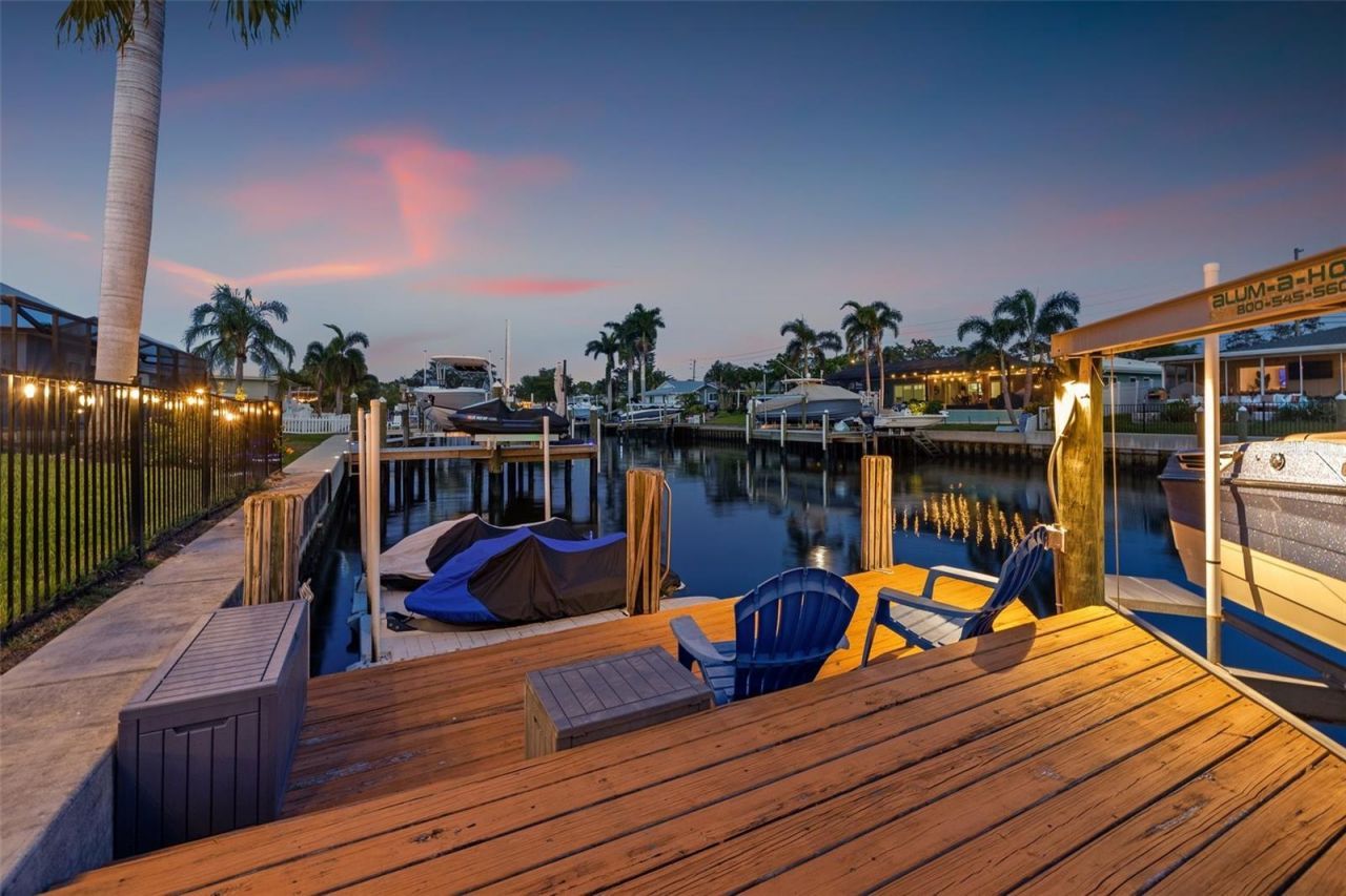 1424 47th Avenue Ne, Saint Petersburg, FL 33703 Photo