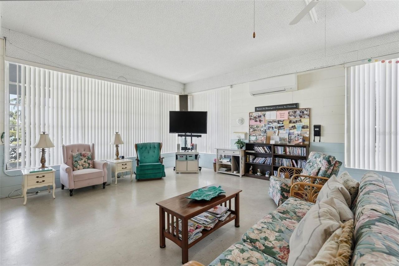 5664 40th Terrace N, Unit 430, Kenneth City, FL 33709 Photo